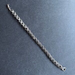 Banana Republic bracelet- hematite crystal size M